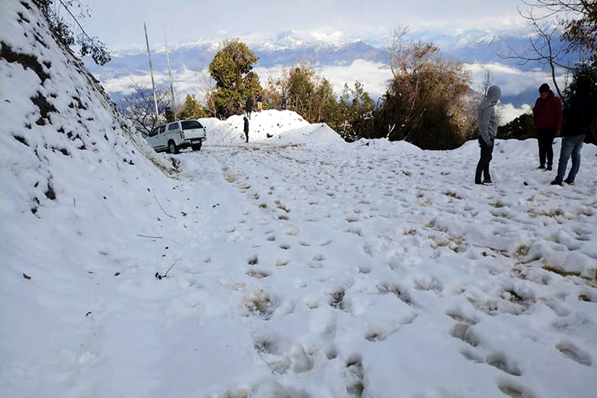 हिमपातका कारण अवरुद्ध भीमदत्त राजमार्ग सञ्चालन